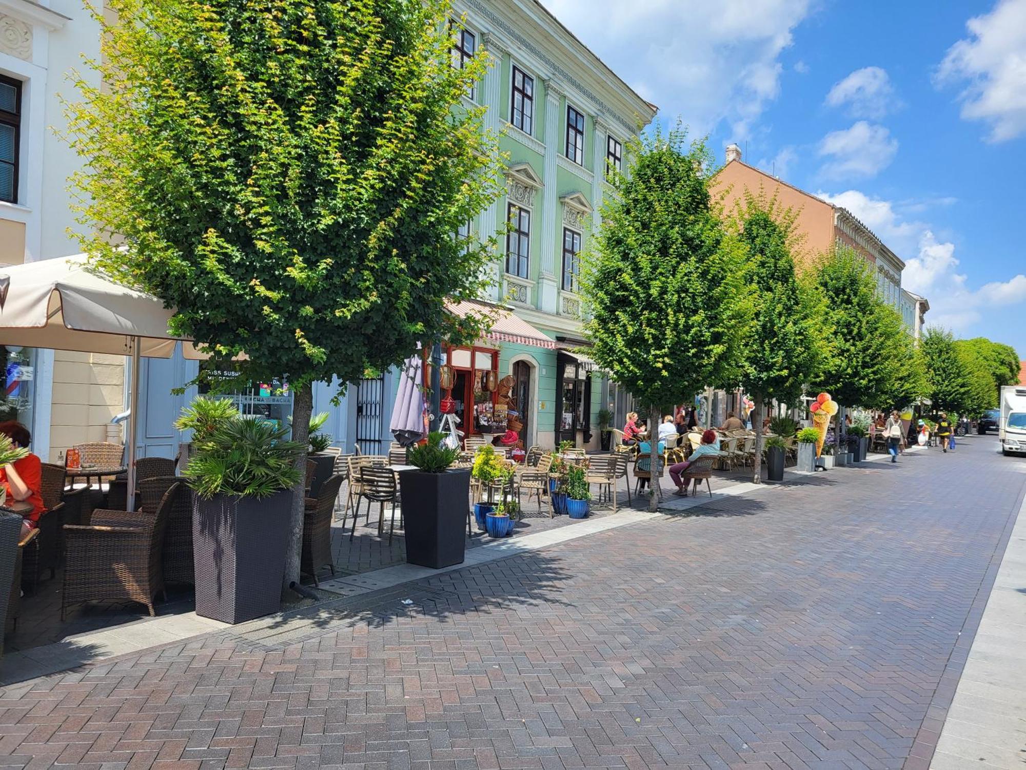 Luna City Apartman Lägenhet Sopron Exteriör bild