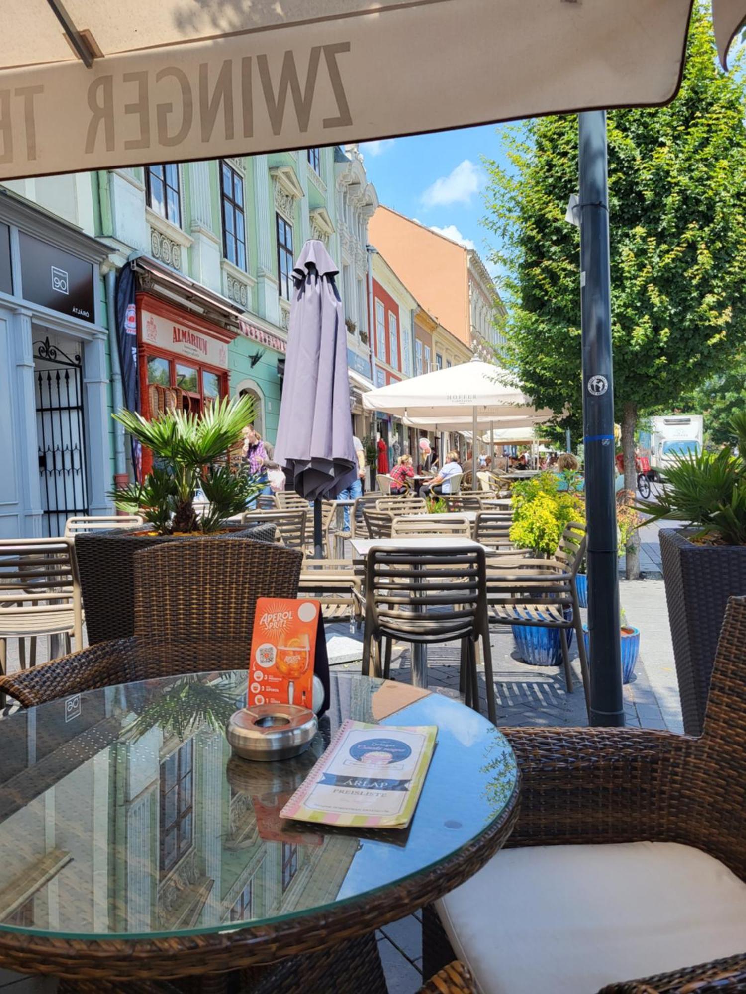 Luna City Apartman Lägenhet Sopron Exteriör bild